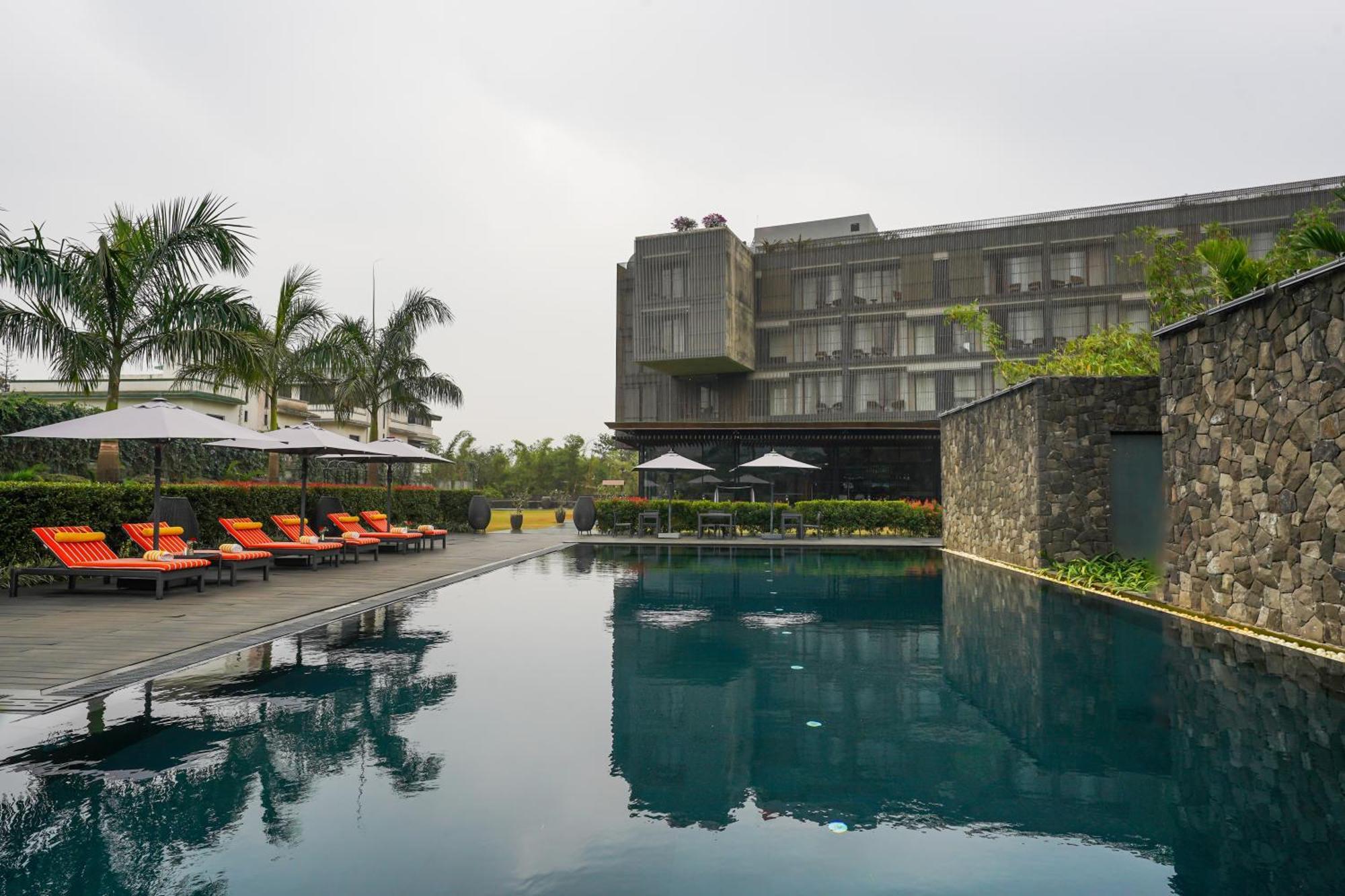 Radisson Resort And Spa Lonavala Exterior photo The Park, New Delhi