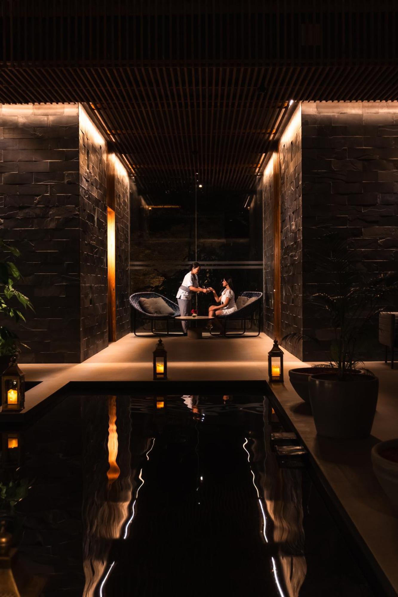 Radisson Resort And Spa Lonavala Exterior photo The lobby of the hotel