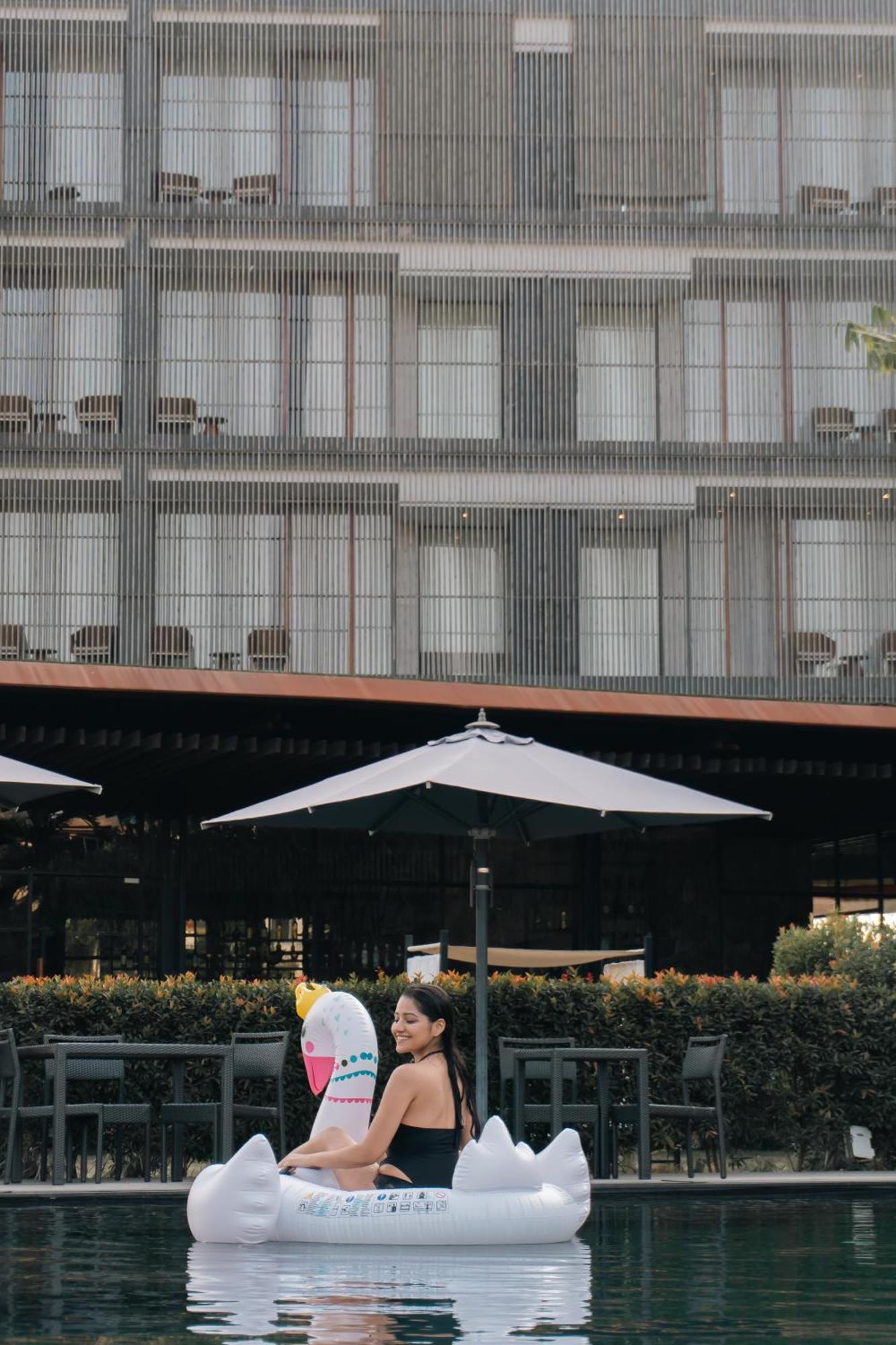 Radisson Resort And Spa Lonavala Exterior photo The hotel's exterior
